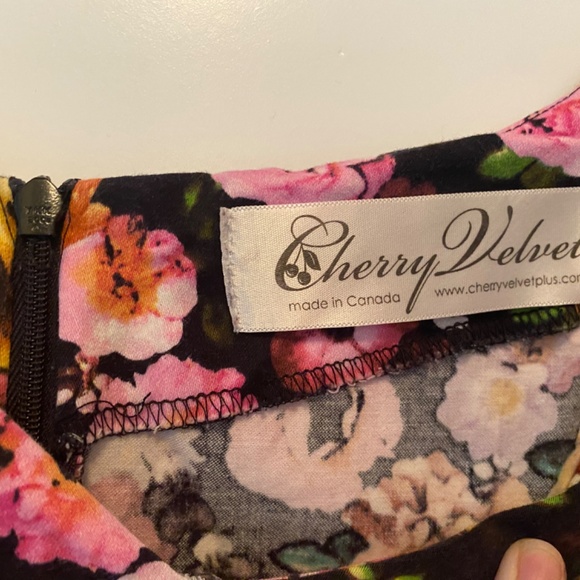 Cherry Velvet Dress size XL - Picture 3 of 4